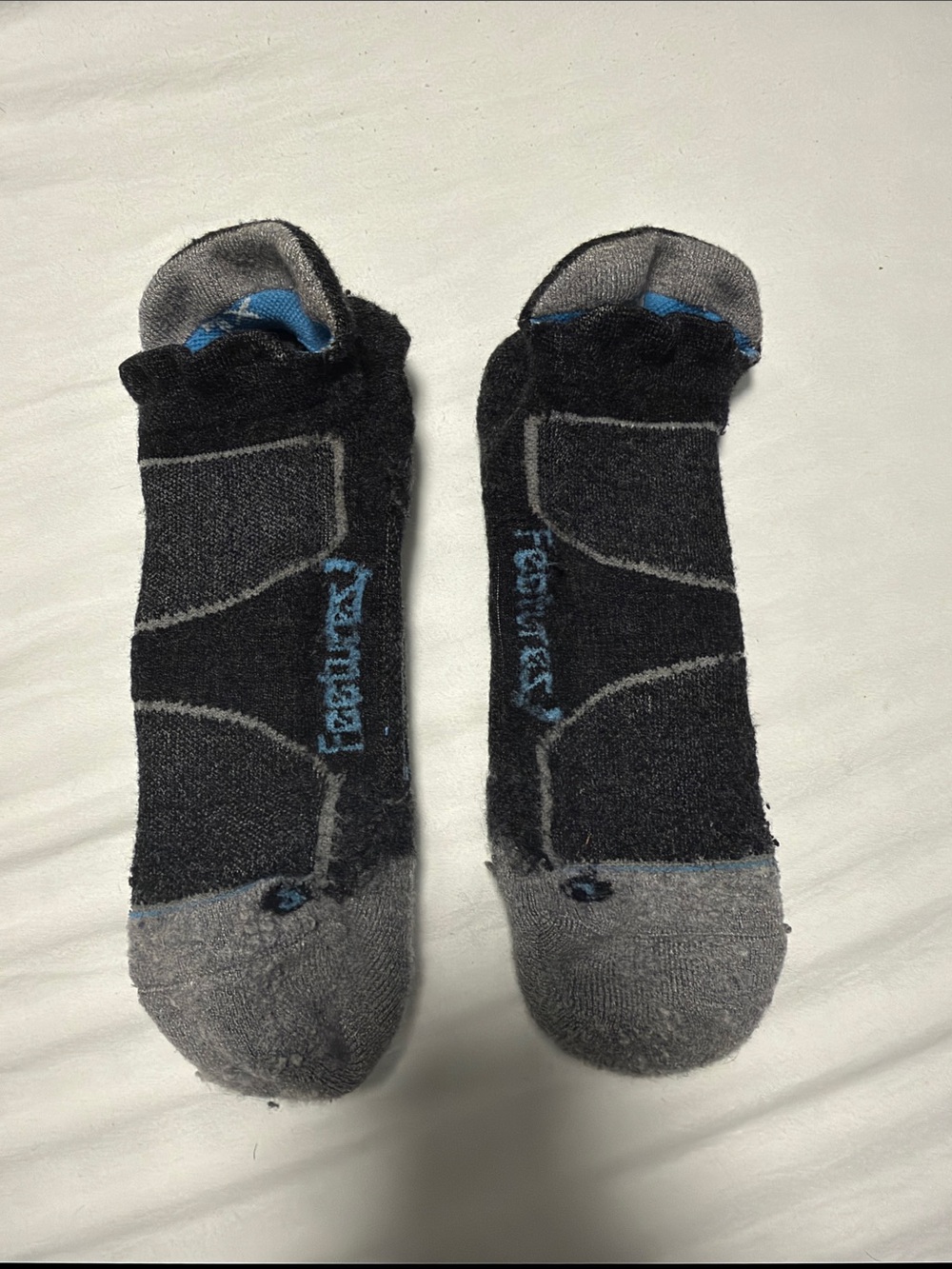Feetures Low-Cut Athletic Socks in Black & Gray with Blue Accent - Unbranded
